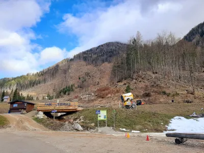 Po lanski darežljivi zimi v tem času na Jezerskem ne morejo ponuditi niti ene snežne aktivnosti.&nbsp;