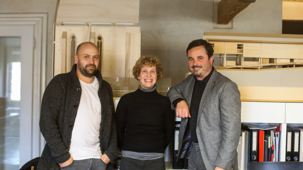 arhitekti Samo Mlakar, Jerneja Fischer Knap in Rok Žnidar&scaron;ič<br><br> <br>- 04.01.2023 - Arhitekturni biro Medprostor, Breg 22 v Ljubljani<br> <br>//FOTO: Bojan Velikonja