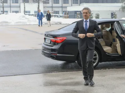 predsednik vlade dr. Robert Golob- 18.01.2023 - Brdo pri Kranju &ndash; 3. Vrh koalicije 2023 - srečanje koalicijskih partnerjev Gibanje Svoboda, SD in Levica - posvet poslancev strank vladne koalicije ter ministrske ekipe o aktualnih političnih zadevah: reformnih projektov na področju zdravstva, davkov, pokojnin, &scaron;olstva, reforme plačnega sistema v javnem sektorju in stanovanjske politike&nbsp;//FOTO: Luka Cjuha