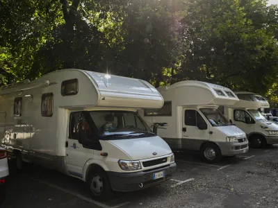 - parkiri&scaron;če Tivoli II - postajali&scaron;če za avtodome PZA- 09.08.2022 - Prenočevanje avtodomarjev v Ljubljani &ndash; postajali&scaron;če za avtodome (PZA) - avtodom - turisti - //FOTO: Nik Erik Neubauer