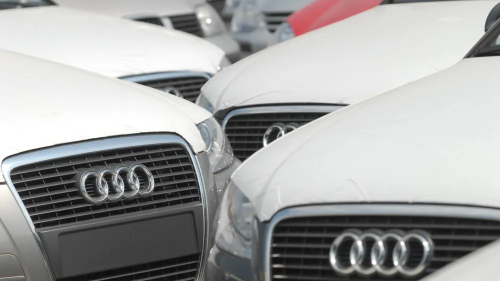 skladi&scaron;če - novi avtomobili Audi <br><br><br>- Luka Koper, pristani&scaron;ki in logistični sistem, koprsko pristani&scaron;če, <br><br><br>, // FOTO: Luka Cjuha<br><br>OPOMBA: ZA OBJAVO V ČASOPISU DNEVNIK