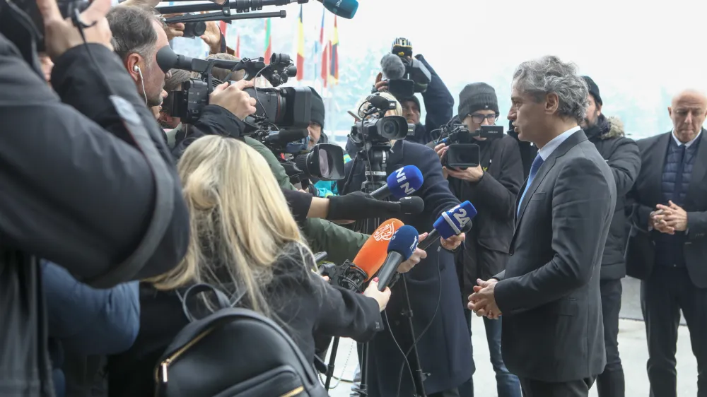 predsednik vlade dr. Robert Golob- 18.01.2023 - Brdo pri Kranju &ndash; 3. Vrh koalicije 2023 - srečanje koalicijskih partnerjev Gibanje Svoboda, SD in Levica - posvet poslancev strank vladne koalicije ter ministrske ekipe o aktualnih političnih zadevah: reformnih projektov na področju zdravstva, davkov, pokojnin, &scaron;olstva, reforme plačnega sistema v javnem sektorju in stanovanjske politike&nbsp;//FOTO: Luka Cjuha