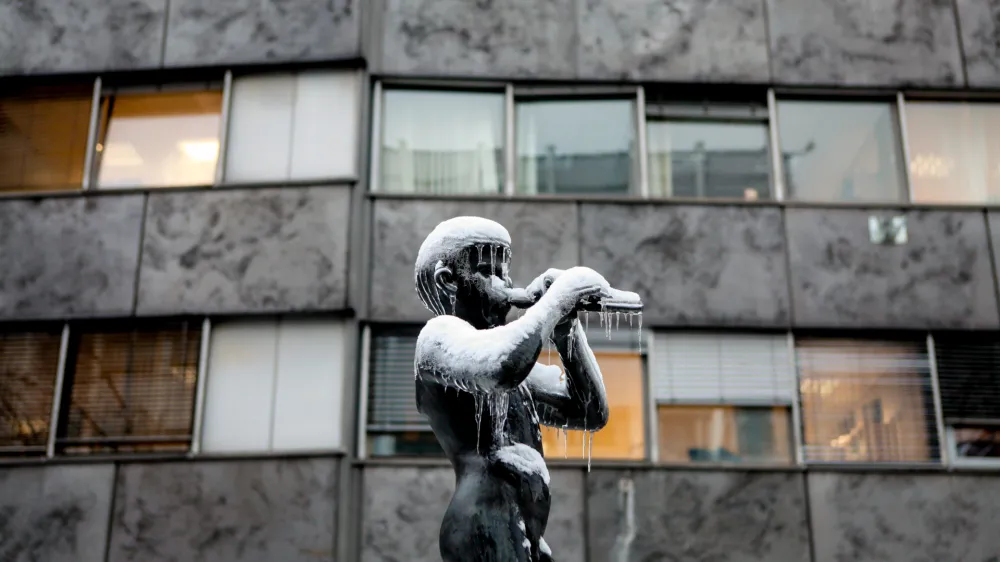 - 13.12.2017-  RTV - Javni zavod radio televizija Slovenija - deček s pi&scaron;čalko - simbolična fotografija//FOTO: Luka Cjuha.