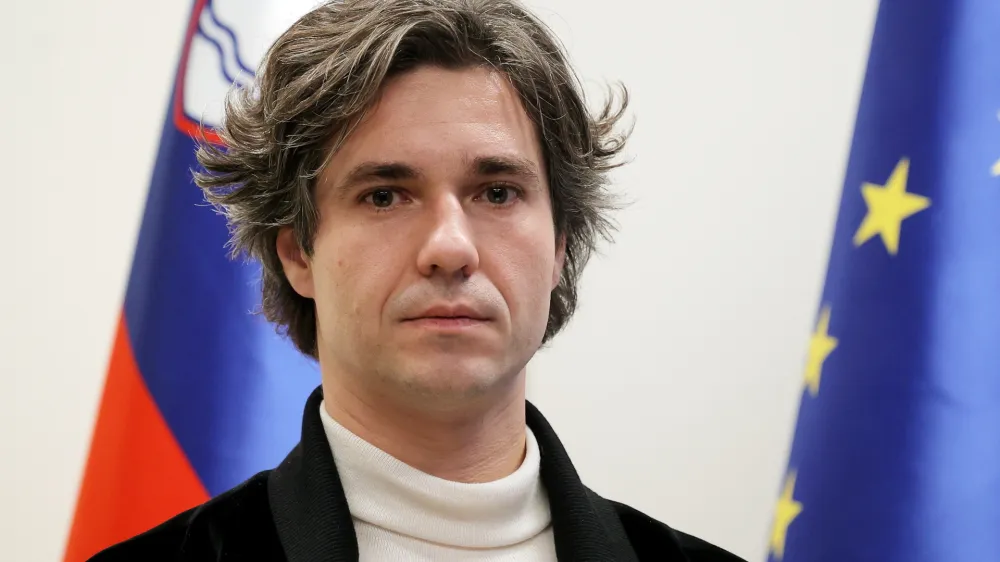 Brdo pri Kranju, Kongresni center Brdo.<br>Koalicijski vrh, na katerem so razpravljali o pripravi reform in prioritet za leto 2023.<br>Izjava za medije.<br>Minister za delo, druzino, socialne zadeve in enake moznosti Luka Mesec.