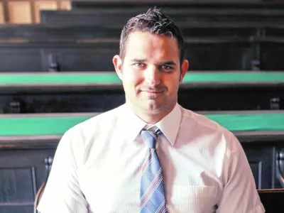 Rok Snežič in Nenad Đukić..- 26.6.2013 - sojenje mariborskima podjetnikoma Roku Sneiču in Nenadu Đukiću in zaradi domnevnih goljufij in davčnih utaj pri fiktivnih poslih z luksuznimi jahtami - leta 2008 sta podjetnika organizirala in izpeljala večkratno fiktivno preprodajo dveh luksuznih jaht, pri vsaki lani preprodaji pa naj bi dravo oguljufala za več sto tisoč evrov davka.....//FOTOJaka Gasar