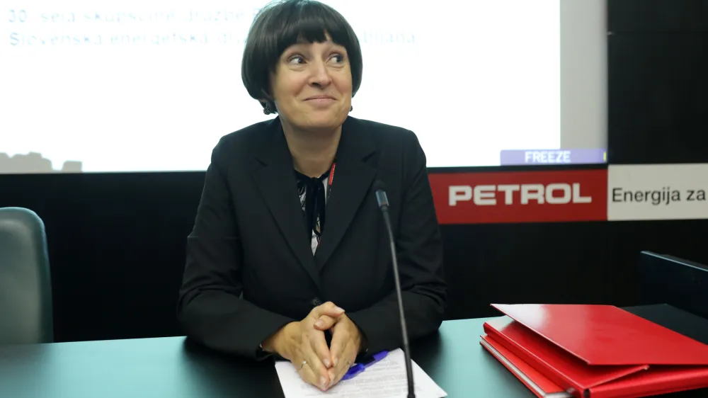 začasna predsednica uprave Petrol mag. Nada Drobne Popović- 12.12.2019 &ndash; 30. Skup&scaron;čina delničarjev družbe PETROL 2019 - delničarji so se seznanili s podrobnej&scaron;imi informacijami o razlogih za predčasno prenehanje mandatov uprave Tomaža Berločnika //FOTO: Jaka Gasar