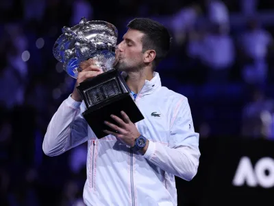 Novak Đoković je v desetem finalu v Melbournu zmagal &scaron;e desetič in se znova povzpel na prvo mesto lestvice ATP.&nbsp;