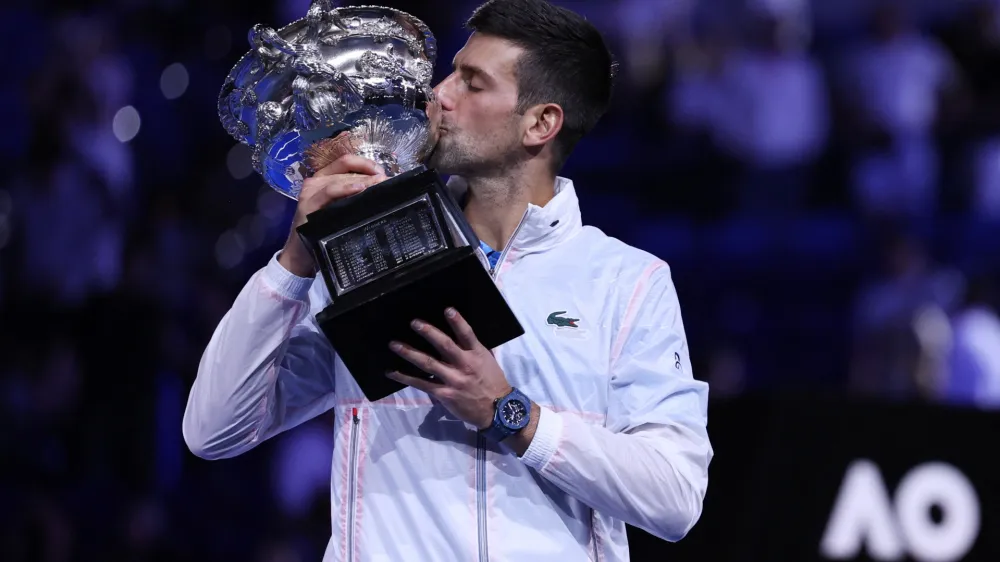 Novak Đoković je v desetem finalu v Melbournu zmagal &scaron;e desetič in se znova povzpel na prvo mesto lestvice ATP.&nbsp;
