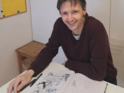 Goran Duplančić, hrva&scaron;ki stripar in avtor risoromana Vojna, sicer pa doktor fizike na In&scaron;titutu Ruđerja Bo&scaron;kovića v Zagrebu. V stripu poda svojo izku&scaron;njo vojaka v ljubljanski kasarni ob osamosvojitvi Slovenije.&nbsp;