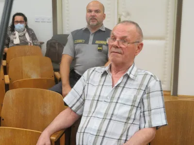 "Zdaj bom pač plačal za to, kar sem storil. Seveda je petnajst let veliko, a tudi če bi bilo deset, ne vem, če bi doživel," je po izreku sodbe dejal Franc &Scaron;terban. F Dragana Stanković