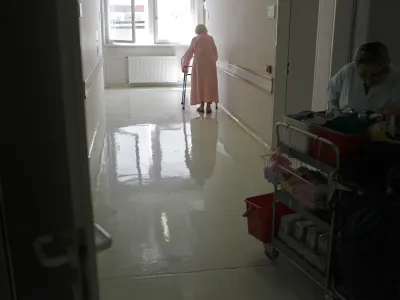 - Negovalna bolni&scaron;nica, Vrazov trg 1 - negovalni oddelek za bolnike, ki potrebujejo podalj&scaron;anje neakutnega zdravljenja iz oddelkov UKC//FOTO: Jaka Gasar