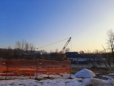 Zaradi tehničnih težav z dvigalom včeraj niso mogli izvesti težko pričakovanega dviga brvi čez reko Savo v Medvodah.&nbsp;