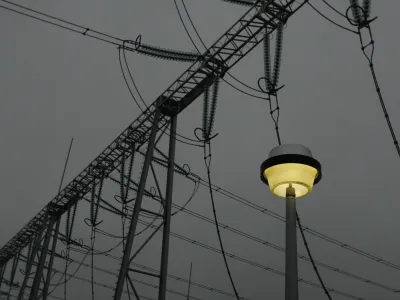 Vse več gospodinjstev ugotavlja, da se jim ne splača več vztrajati pri dvotarifnem merjenju elektrike in prati perila ponoči, saj so prihranki zanemarljivi.&nbsp;