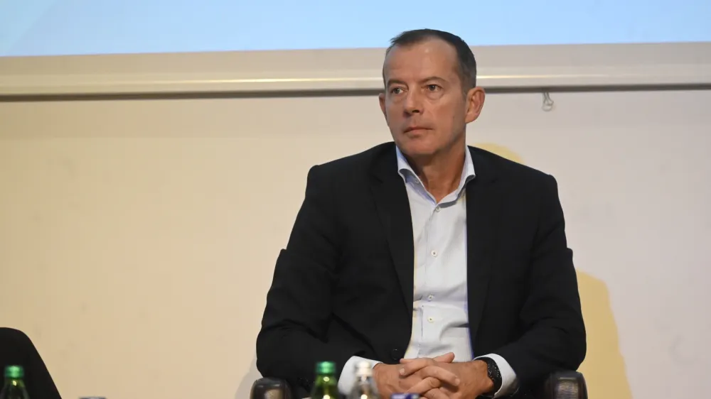 Enzo Smrekar, predsednik Smučarske zveze Slovenije (SZS)<br><br> - 04.10.2022 - predstavitev kandidature Franja Bobinca za predsednika Olimpijskega komiteja Slovenije - Združenja &scaron;portnih zvez (OKS-Z&Scaron;Z)<br><br> <br><br>//FOTO: Nik Erik Neubauer