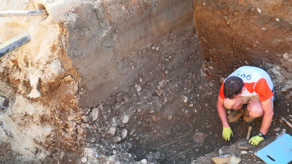 Od srede, 8. februarja, bodo v Mestnem muzeju Ljubljana na ogled najdbe izkopavanj, ki so lani poleti potekala na območju med &Scaron;tefanovo in Puharjevo ulico.