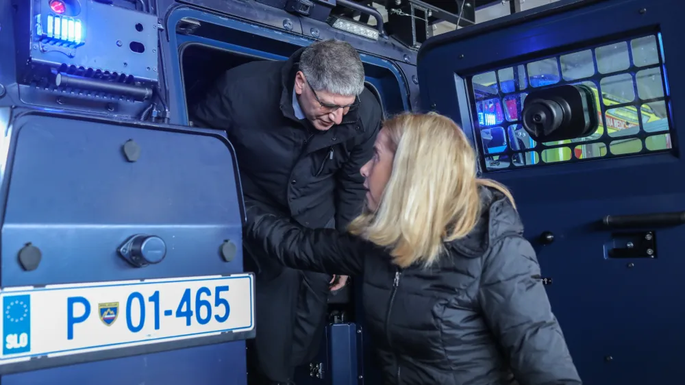 minister za notranje zadeve Bo&scaron;tjan Poklukar, generalna direktorica policije Tatjana Bobnar - 13.02.2019 - Podpis letnega načrta sodelovanja med MNZ - Policijo in UKC Ljubljana ter skupna vaja policistov in re&scaron;evalcev //FOTO: Jaka Gasar