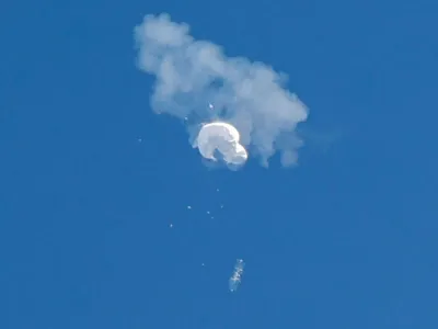 The suspected Chinese spy balloon drifts to the ocean after being shot down off the coast in Surfside Beach, South Carolina, U.S. February 4, 2023. REUTERS/Randall Hill