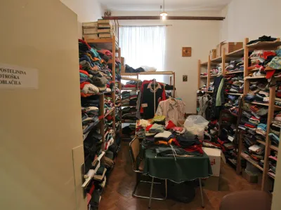 &Scaron;kofijska karitas Koper - skladi&scaron;če Ajdov&scaron;čina - otro&scaron;ka oblačila //FOTO: Tomaž Skale