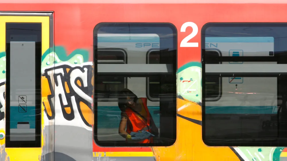 Vsedržavne vozovnice za javni potni&scaron;ki promet po ugodni ceni so se v drugih državah izkazale za pozitivno re&scaron;itev. Foto: Bojan Velikonja&nbsp;