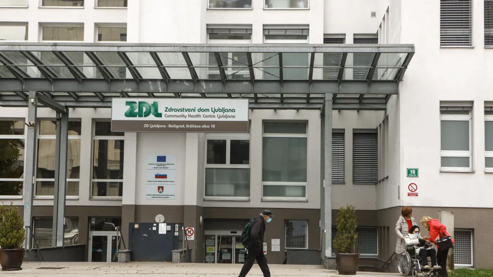 V Zdravstvenem domu Ljubljana (na fotografiji je bežigrajska enota) pomanjkanje zaposlenih blažijo s &scaron;estimi pogodbenimi zdravniki.&nbsp;