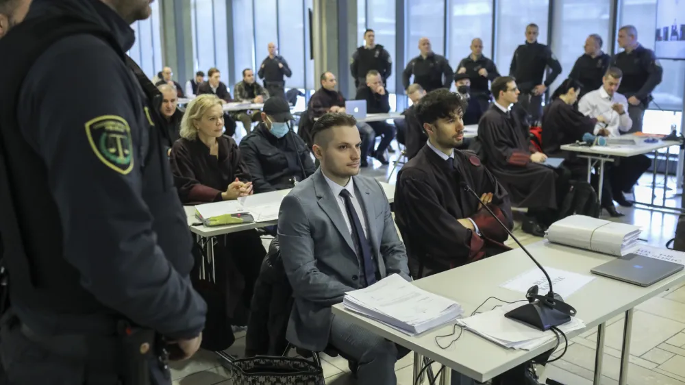 Blaž Kadivec<br><br>- 24.01.2023 &ndash; glavna obravnava primer Kava&scaron;ki klan &ndash;&ndash; sojenje domnevnim članom slovenskega dela Kava&scaron;kega klana, ta izvira iz Črne gore &ndash; tožilstvo očita, da naj bi vsaj od decembra 2018 do maja 2021 na območju več držav v okviru hierarhično organizirane kriminalne združbe na veliko trgovali z drogo.<br><br>//FOTO: Jaka Gasar