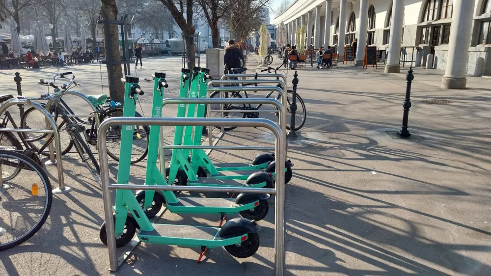 Na ljubljanske ulice so se vrnili Boltovi električni skiroji.&nbsp;
