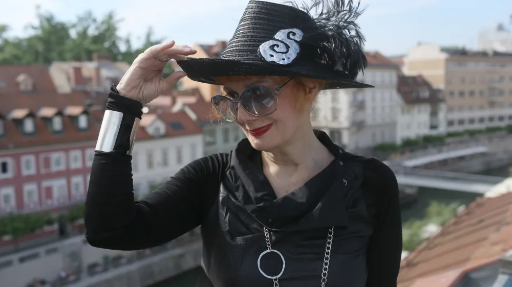 12.06.2015 - Josipa Lisac, hrva&scaron;ka diva - pevka, igralka in modna ikona - ena najbolj&scaron;ih in najatraktivnej&scaron;ih umetnic nekdanje Jugoslavije, ki se pona&scaron;a z več kot &scaron;tirimi desetletji uspe&scaron;ne kariere pred prihajajočem gala koncertom v ljubljanskih Križankah ///FOTO: Jaka Gasar