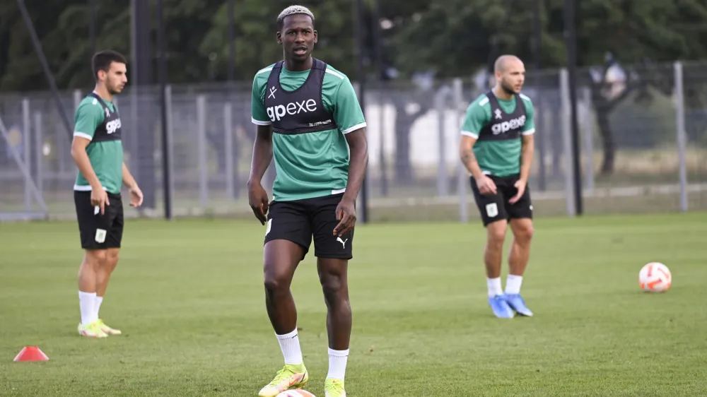 Samuel Pedro<br><br>- 27.07.2022 &ndash; Nogometni klub NK Olimpija &ndash; trening pred povratno tekmo proti romunskemu Sepsiju v kvalifikacijah za konferenčno ligo<br><br> <br><br>//FOTO: Nik Erik Neubauer