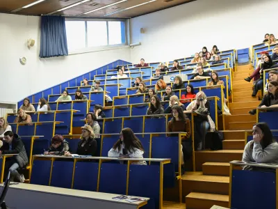 - Filozofska fakulteta UL, A&scaron;kerčeva cesta 2 v Ljubljani -- 17.02.2023 - Informativni dnevi 2023 - informativni dan na fakultetah in srednjih &scaron;olah za bodoče &scaron;tudente in dijake - izobraževanje - &scaron;olstvo - &scaron;tudij - dijaki - &scaron;tudenti - //FOTO: Nik Erik Neubauer