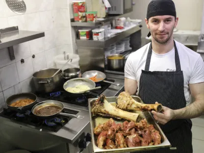 glavni kuhar Luka - 09.02.2023 - Gostilna Raubar, Hranilni&scaron;ka ulica 1 v Ljubljani //FOTO: Jaka Gasar