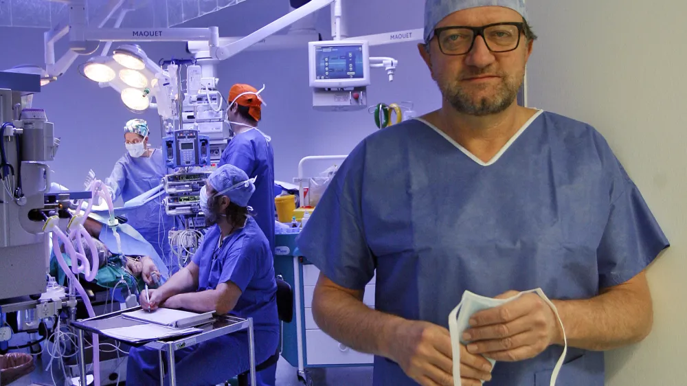 mag. Marko Bitenc, dr.med., specialist kirurg - zasebni zdravnik, ki se ukvarja s kirurgijo &scaron;čitnice, pljuč, požiralnika in kirur&scaron;ko zdravi refluksno bolezen požiralnika (GERB). - koncesionar iz Kirurgije Bitenc - operira v bolni&scaron;nici Golnik - KOPA,//FOTO: Tomaž SkaleOPOMBA: ZA OBJAVO V PRILOGI &ndash; DNEVNIKOV OBJEKTIV - INTERVJU 2014