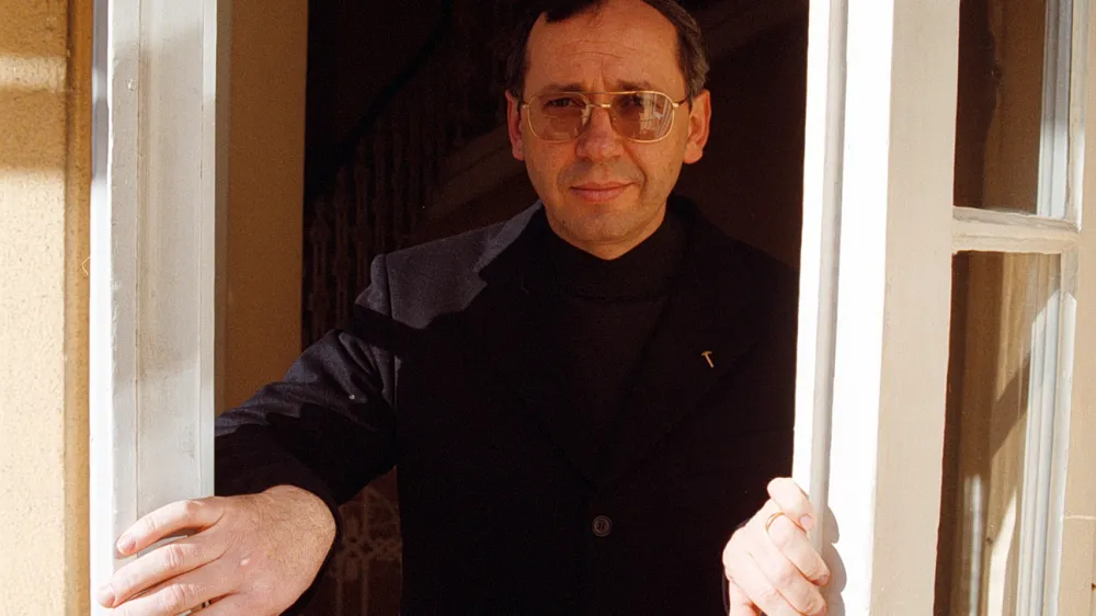 Nad Marka Rupnika se zgrinjajo nove hude obtožbe, a pater &scaron;e vedno molči.