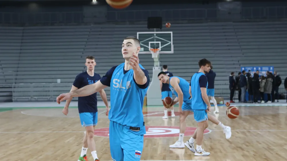 - 20.02.2023 &ndash; mo&scaron;ka ko&scaron;arkarska reprezentanca pred nadaljevanjem kvalifikacij za svetovno prvenstvo SP 2023 - //FOTO: Luka Cjuha