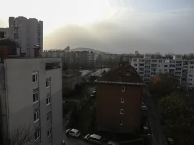 <br><br><br>- 27.03.2020 -Onesnažena Ljubljana - Evropo zajel saharski prah, mejne vrednost PM10 - zeelo visoka onesnaženost zraka s saharskih prahom nad Slovenijo. FOTO: Luka Cjuha