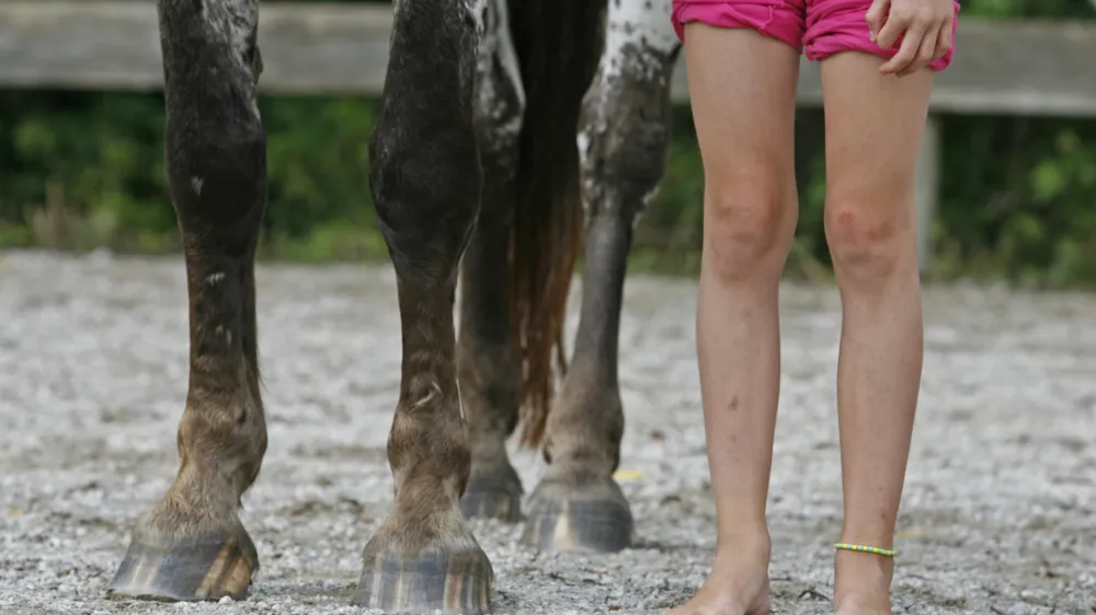 Trener je dekleti zlorabljal, ko sta bili &scaron;e v zgodnjih najstni&scaron;kih letih, otro&scaron;kih.&nbsp;