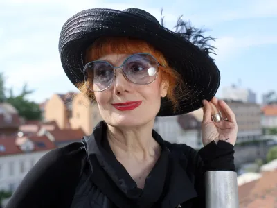 12.06.2015 - Josipa Lisac, hrva&scaron;ka diva - pevka, igralka in modna ikona - ena najbolj&scaron;ih in najatraktivnej&scaron;ih umetnic nekdanje Jugoslavije, ki se pona&scaron;a z več kot &scaron;tirimi desetletji uspe&scaron;ne kariere pred prihajajočem gala koncertom v ljubljanskih Križankah ///FOTO: Jaka Gasar