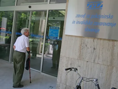 - Ilustrativna fotografija,starej&scaron;i občani, upokojenci, pokojnina, pokojninska reforma- ZPIZ (Zavod za pokojninsko in invalidsko zavarovanje Slovenije)//FOTO: Luka CjuhaOPOMBA: ZA OBJAVO V ČASOPISU DNEVNIK