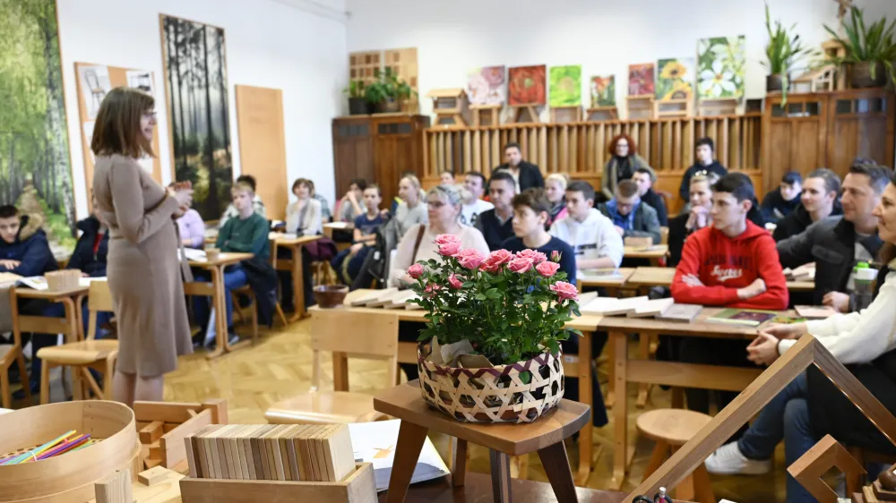 - &Scaron;olski center Ljubljana, A&scaron;kerčeva 1 v Ljubljani:- Srednja lesarska &scaron;ola - 17.02.2023 - Informativni dnevi 2023 - informativni dan na fakultetah in srednjih &scaron;olah za bodoče &scaron;tudente in dijake - izobraževanje - &scaron;olstvo - &scaron;tudij - dijaki - &scaron;tudenti - //FOTO: Nik Erik Neubauer