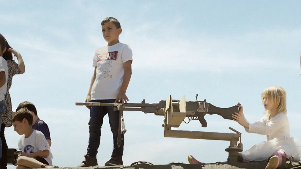 Režiser Guy Davidi je skoraj deset let pripravljal film o izraelskih mladostnikih, ki jim država pri osemnajstih naloži služenje obveznega voja&scaron;kega roka. Dokumentarec Nedolžnost je uvr&scaron;čen v tekmovalni sklop festivala. F arhiv CD