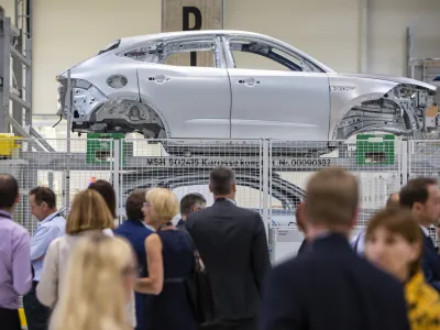 Desetega julija 2019 je bila slovesnost ob začetku proizvodnje v tovarni Magna Steyr. Danes so sporočili, da bodo obrat poslali v &raquo;fazo mirovanja&laquo;. Foto: Matjaž Ru&scaron;t&nbsp;