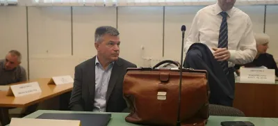 Uroš Rotnik in odvetnik Mitja Jelenič Novak na sojenju, 26.8.