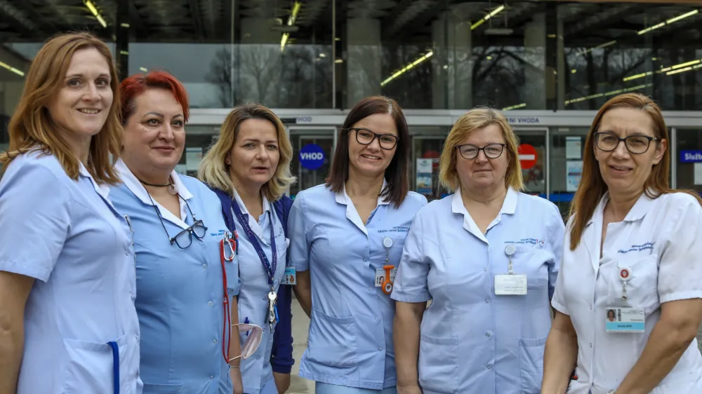 - 07.03.2023 &ndash; Čestitka za 8. marec - medicinske setre UKC Ljubljana //FOTO: Luka Cjuha