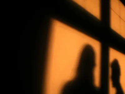 -ilustrativna fotografija - senca - par //FOTO; Matej Pov&scaron;e