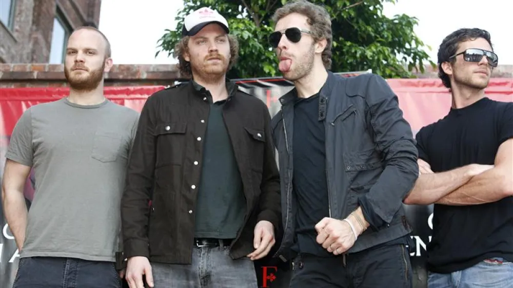 Members of British rock band Coldplay, drummer Will Champion (L), guitarist Jonny Buckland (2nd L), lead singer Chris Martin, and bass guitarist Guy Berryman (R) pose before a news conference in Buenos Aires February 22, 2007. REUTERS/Enrique Marcarian (ARGENTINA)
