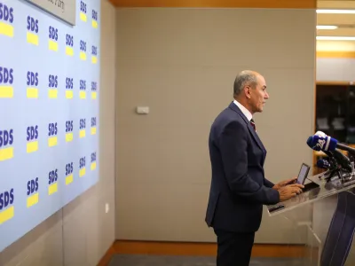 vodja opozicijske SDS Janez Jan&scaron;a<br><br><br><br>- 27.09.2016 - poslanci SDS vložili interpelacijo o delu vlade Mira Cerarja s katero so po besedah prvaka SDS Janeza Jan&scaron;e zahtevali razpravo o delu &scaron;ibke vlade brez hrbtenice - interpelacija <br><br><br><br><br><br><br>//FOTO: Bojan Velikonja