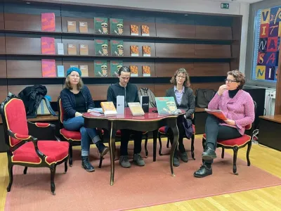 Na tiskovni konferenci založbe Goga so o novostih govorili (od leve proti desni) urednica Ana Ger&scaron;ak, prevajalec Sjonovega romana Andrej Peric, Veronika Simoniti, prevajalka Bene&scaron;ke pravljice, in Jedrt Jež Furlan, ki je vodila pogovor. F založba Goga