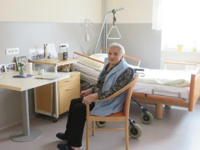 93-letna Marija Peteh iz Adle&scaron;ičev se zelo dobro počuti v svoji novi sobi z lastno kopalnico, čeprav skromno pravi, da je bilo lepo že prej.