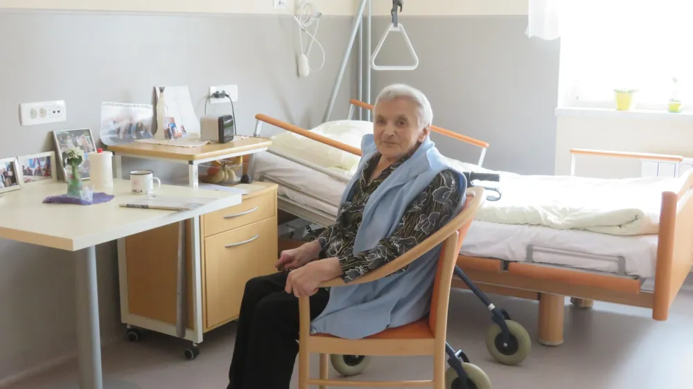 93-letna Marija Peteh iz Adle&scaron;ičev se zelo dobro počuti v svoji novi sobi z lastno kopalnico, čeprav skromno pravi, da je bilo lepo že prej.