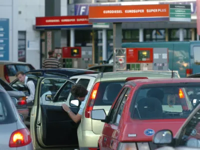 V času reguliranih cen naftnih derivatov, ki jih je država postavila nižje kot v sosednjih državah, so se prodane količine povečale za kar 36 odstotkov.&nbsp;