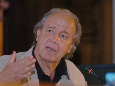 arhitekt prof. Boris Podrecca, <br><br>-   zasnoval projekt &Scaron;umi Ljubljana - poslovno-stanovanjski kompleks z multikinom <br>  <br>-   svoje zamisli uresničuje v ateljejih na Dunaju, v Stuttgartu in Benetkah,<br>- od leta 1982 je gostujoči profesor v Lozani, Parizu, Benetkah, Philadelphii, Londonu, na Dunaju in v Bostonu na Univerzi Harvard, <br>- od leta 1988 redni profesor na stuttgartski univerzi. Direktor In&scaron;tituta za prostorsko oblikovanje in načrtovanje. <br>- leta 1992 prejel nagrado Jožeta Plečnika,<br>- leta 1997 častni znak za zasluge zvezne dežele Dunaj<br>- leta 2005 postal častni doktor Univerze Maribor<br>,// FOTO: Luka CjuhaOPOMBA: ZA OBJAVO V ČASOPISU DNEVNIK